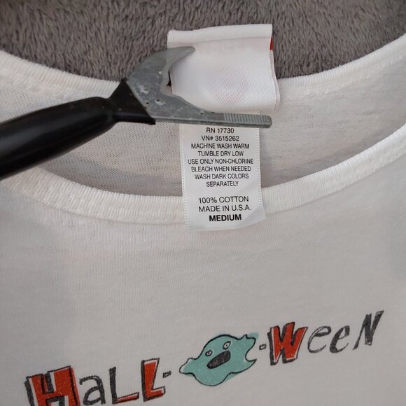 Vintage Girls Halloween Tee – Size Medium – Cute Ghost Graphic - Picture 2 of 6